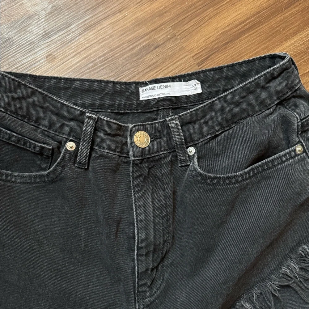Garage Black High-Rise Frayed Hem Denim Shorts - Picture 2 of 4